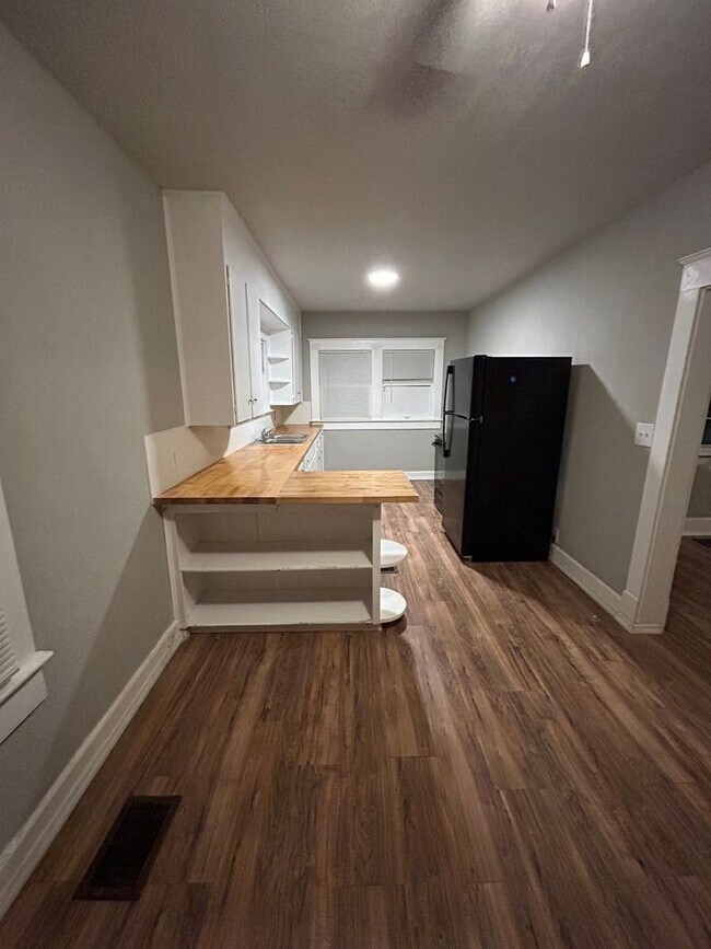 Building Photo - Palmetto unit for rent near local marinas,...