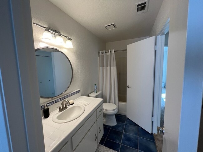 Building Photo - Two bedroom patio home located in NW Modesto!