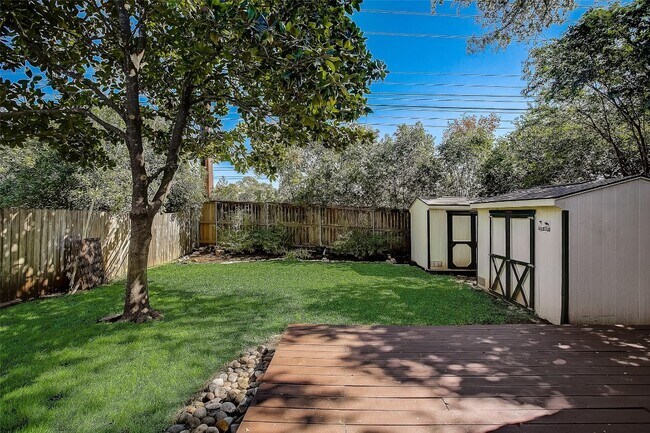 Building Photo - 7449 Peabody Dr