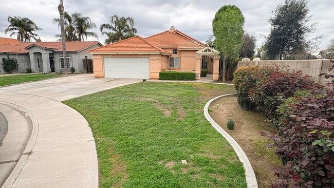 Building Photo - 3 bedroom 2 bathroom home located near Wilderness Park and many shopping centers.