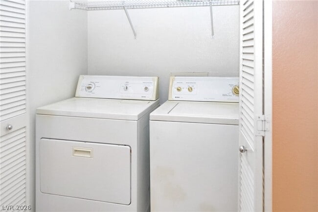 Building Photo - 520 Taunton St