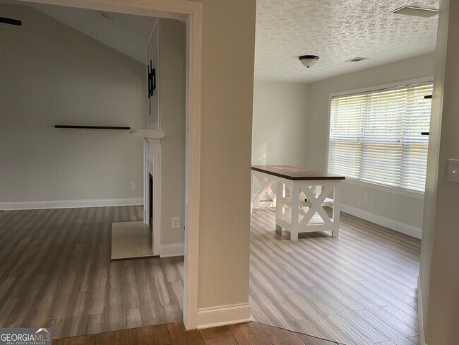 Building Photo - 900 Harbins View Dr