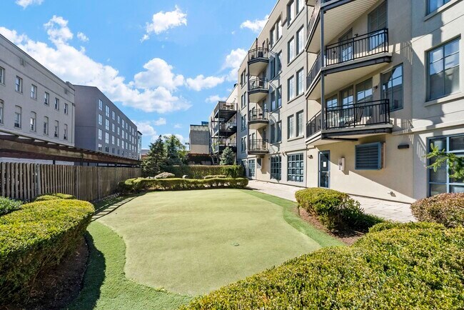 Building Photo - 727 Monroe St