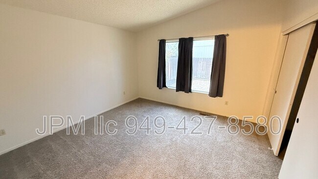 Building Photo - 1747 Bluehaven Dr