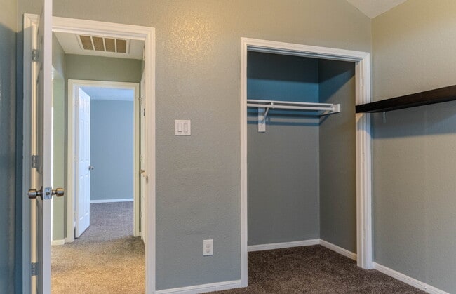 Building Photo - "Charming and Spacious 1,575 Sq Ft Home with 3-Bedroom Retreat with 2 Full Baths!"