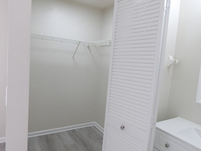 Building Photo - Updated 1/2 Duplex