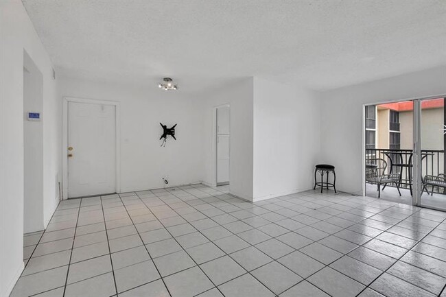 Building Photo - 2350 NE 14th Street Causeway