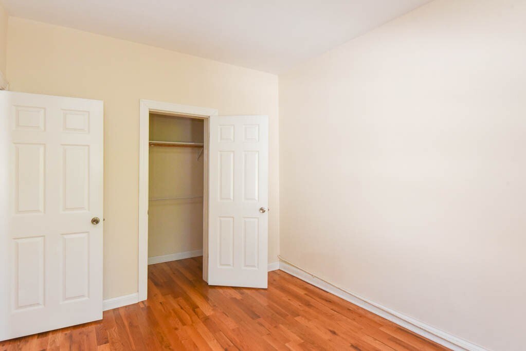 Building Photo - 1240 Oak Ave