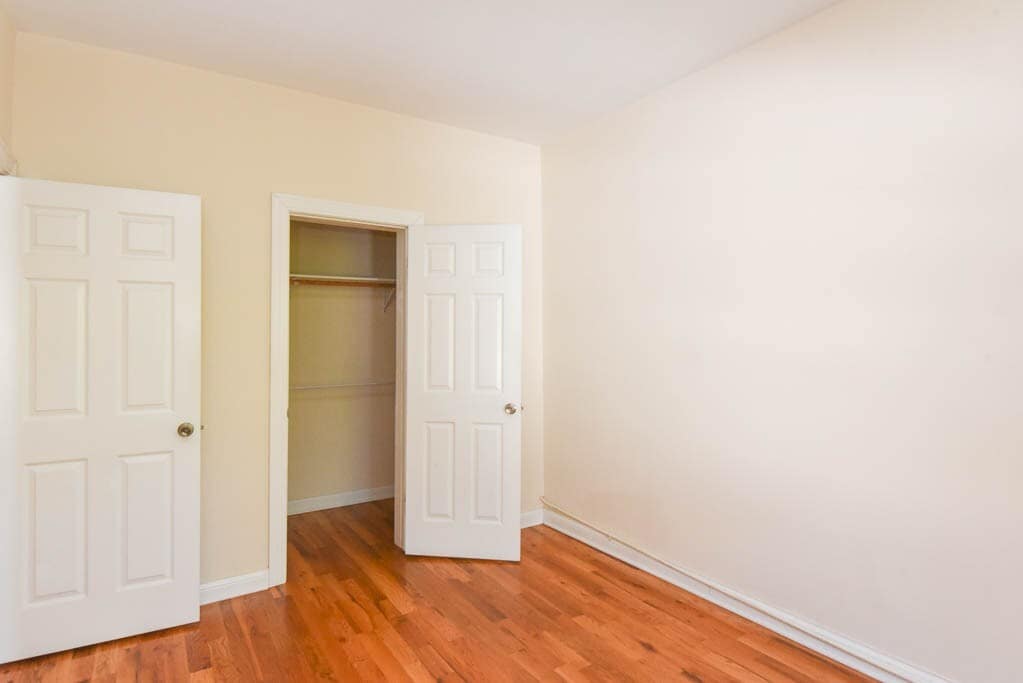 Building Photo - 1319 Oak Ave