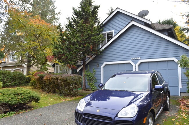 Building Photo - Traditional 4-Bedroom Home Near Microsoft ...