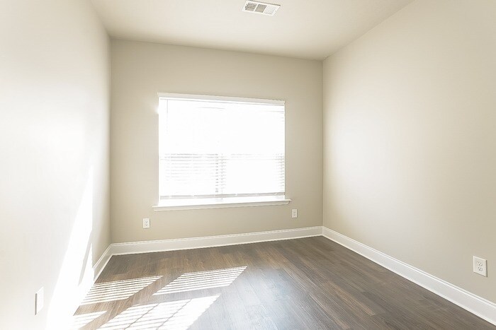 Building Photo - 129 Swinton Pond Rd
