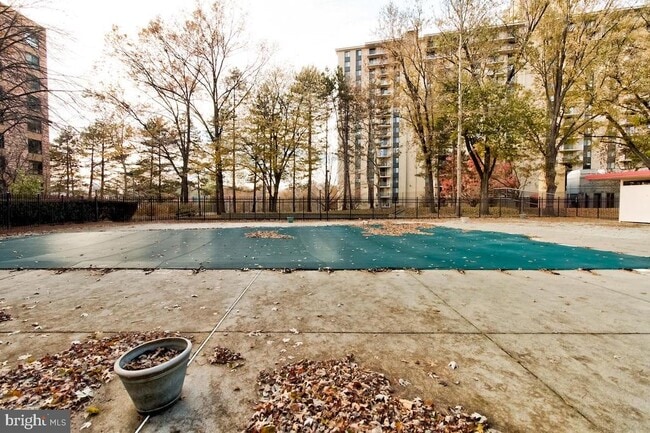 Building Photo - 10320 Westlake Dr