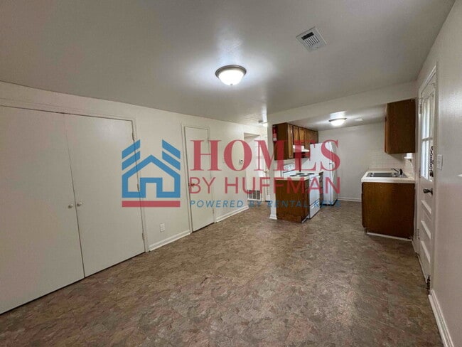 Building Photo - Three Bedroom Townhome | Now Available