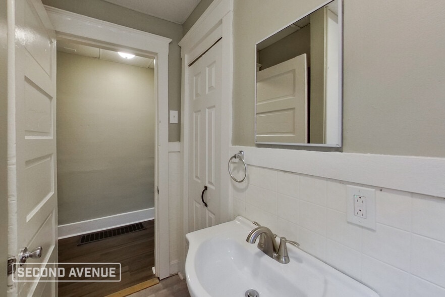 Building Photo - 2114 Greenwood Ave