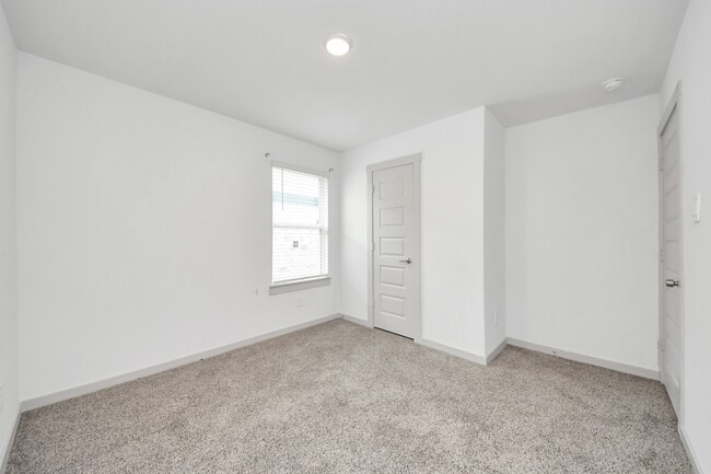 Building Photo - 7007 Fleetwood Crescent Wy