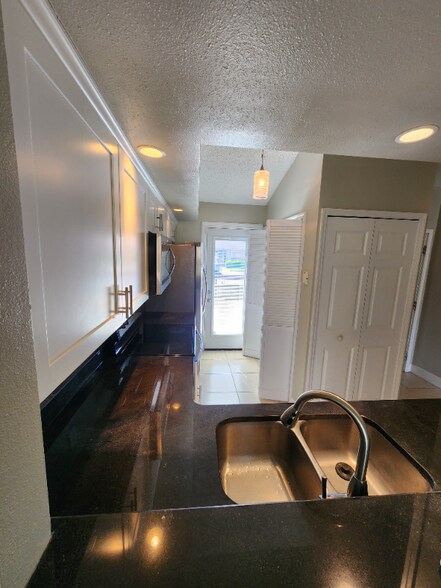 Building Photo - 3249 Sandy Shore Ln