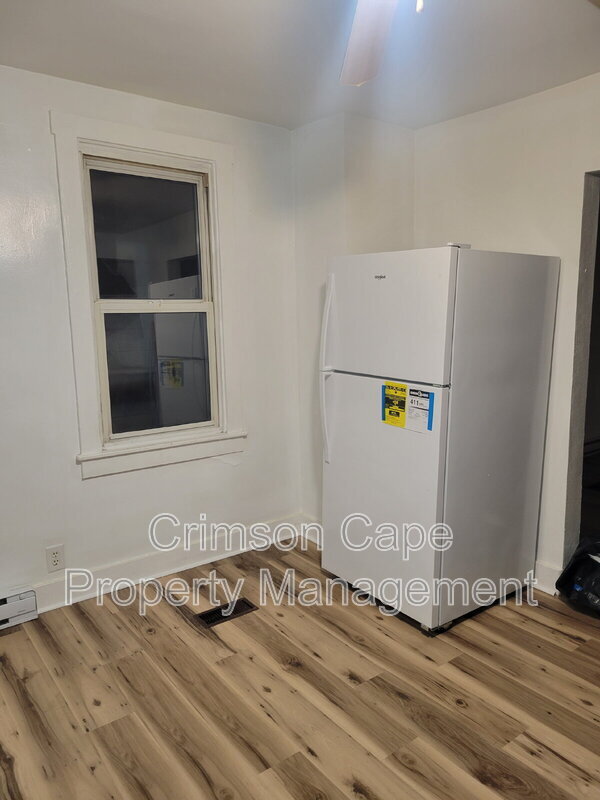 Building Photo - 131 Pine St