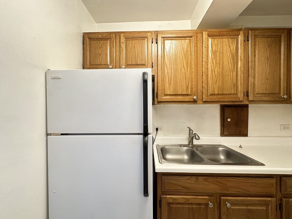 Building Photo - 4180 N Marine Dr