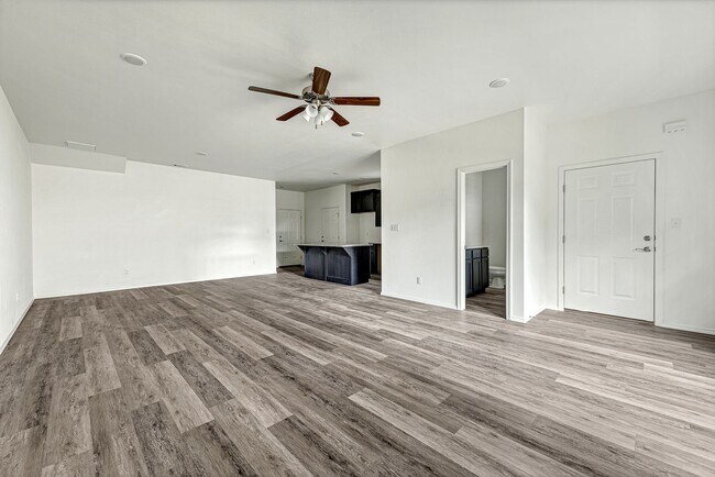 Building Photo - 1023 S Benchmark Ln