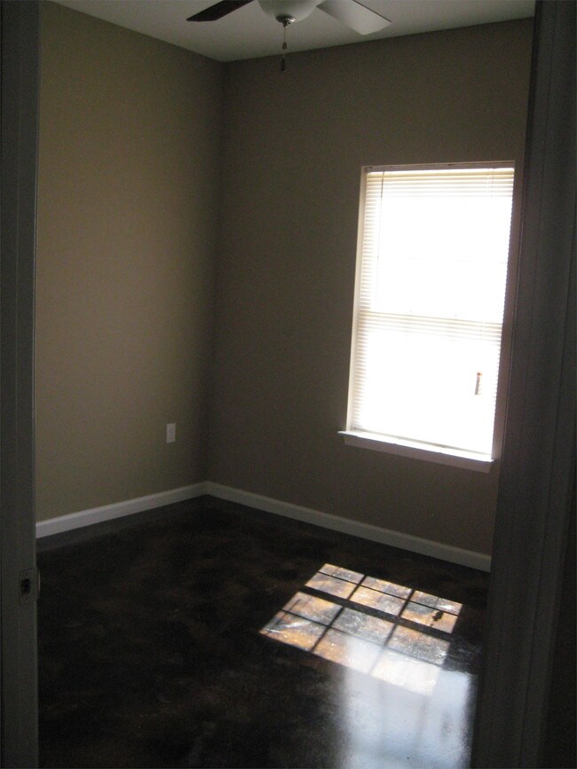 Building Photo - 1500 Kathleen St