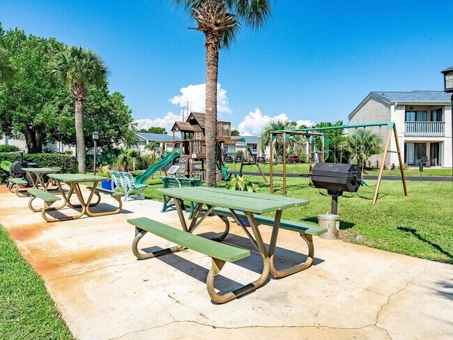 Building Photo - Beautiful Condo with Beach Front Access **20% off 1st Month's Rent**