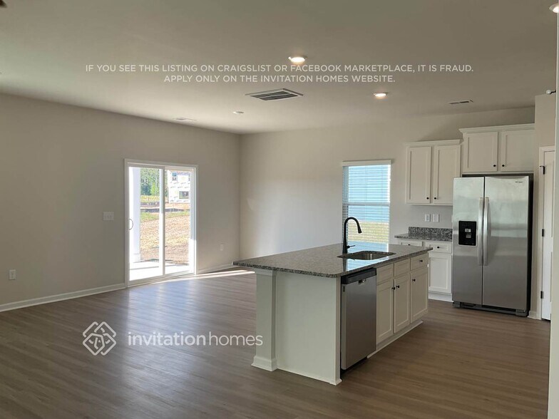 Building Photo - 3355 Fox Hall Dr