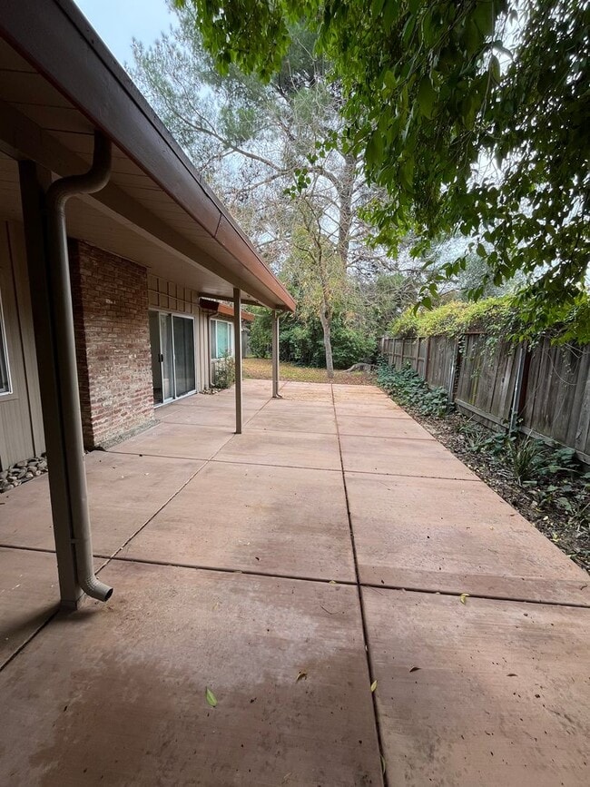 Building Photo - 4 Bedroom 2 Bath Home in Old Davis Near Campus