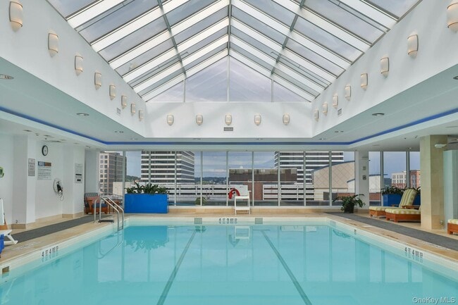 Building Photo - 5 Renaissance Square
