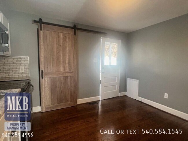 Building Photo - 6221 Shady Acres Dr