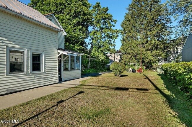 Building Photo - 138 Elm St