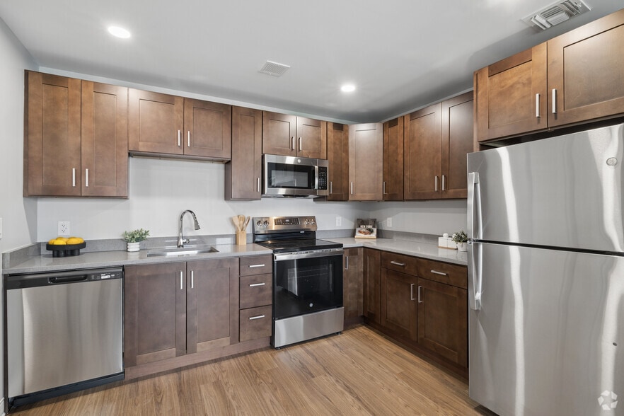 2BR, 1BA - 801SF - Kitchen - Residences at Chestnut