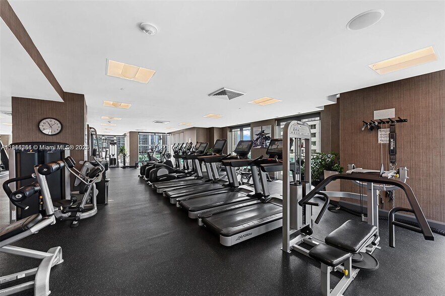 Building Photo - 950 Brickell Bay Dr