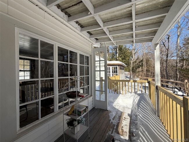 Building Photo - 674 Debruce Rd