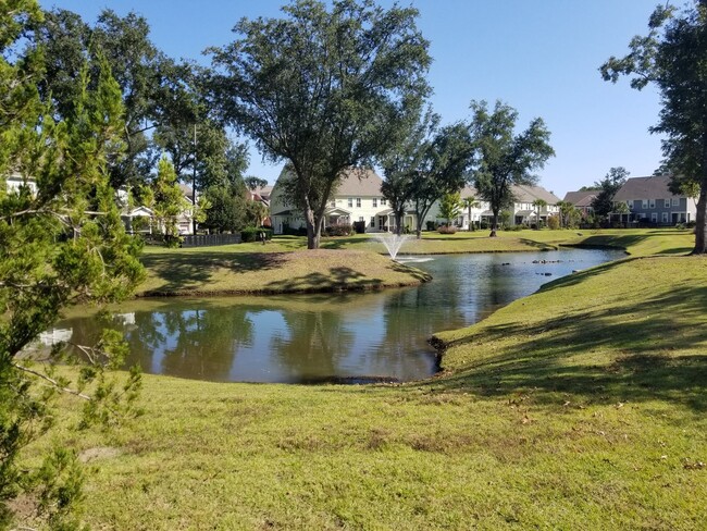 Building Photo - Beautiful four bedroom in Oyster Point - M...