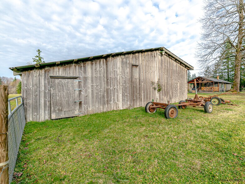 old long barn - 41441 SE Kitzmiller Road