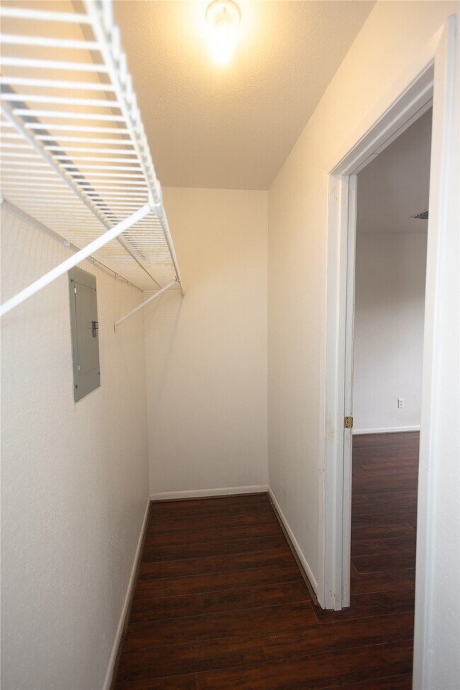 Building Photo - 8100 Cambridge St