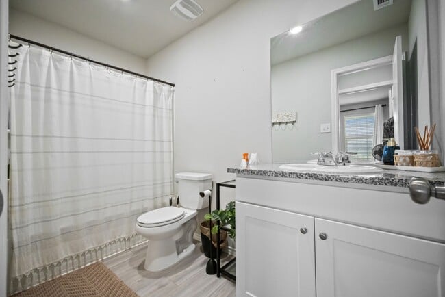 Building Photo - 5706 Elm Valley Dr