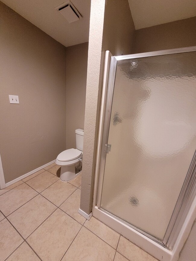 Building Photo - Spacious 3 bed 2 bath townhome!