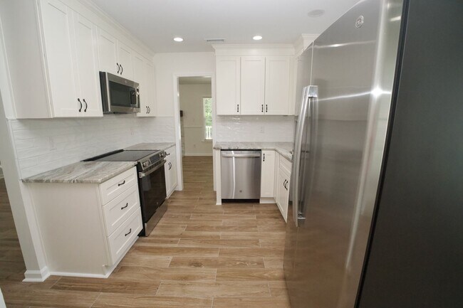 Building Photo - 210 Hayden Pl