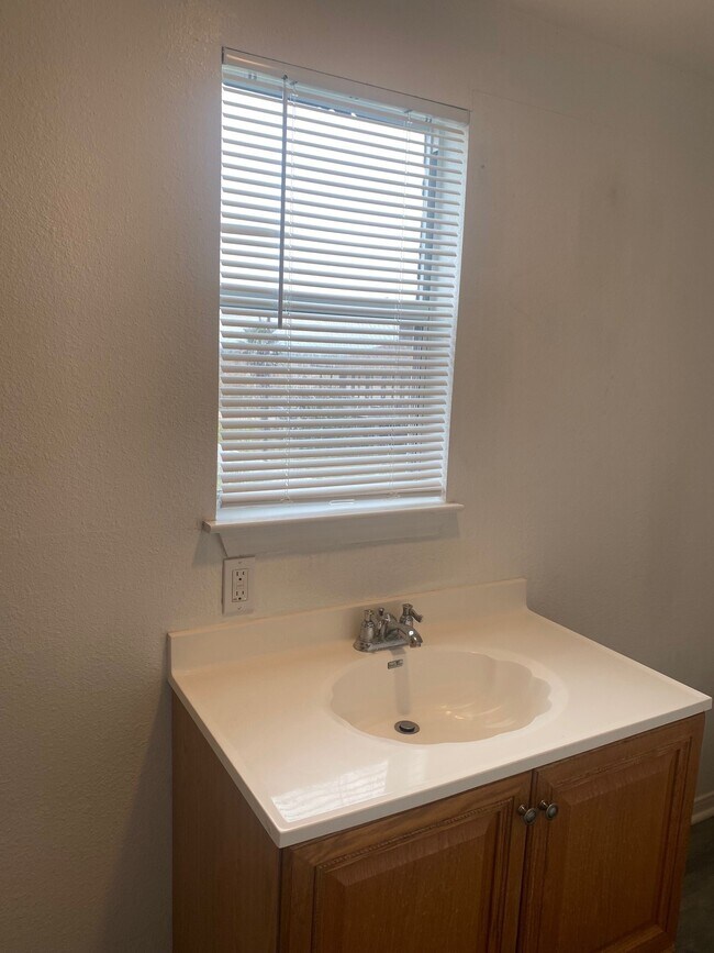 Building Photo - 16712 Fletcher Christian