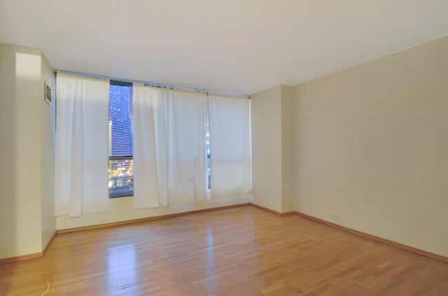 Building Photo - 405 N Wabash Ave