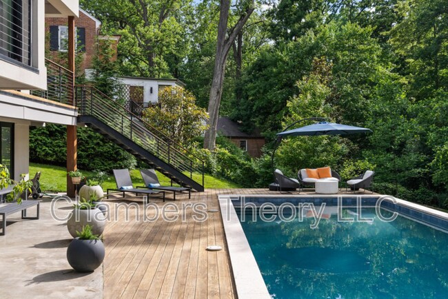Building Photo - 3820 Argyle Terrace NW