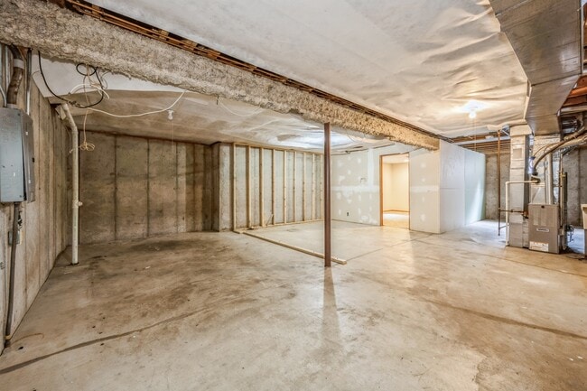 Building Photo - 355 S Collins St