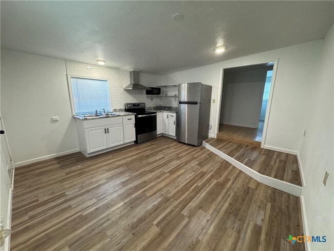 Primary Photo - 1209 Raymond St