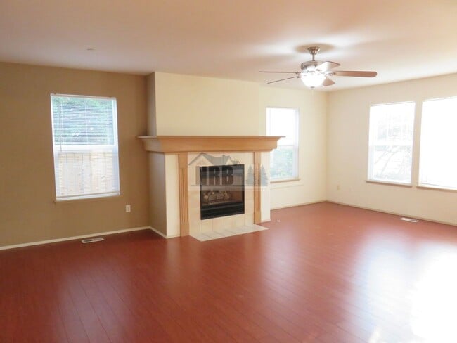 Building Photo - Stunning House in Dupont! $500.00 off 1 Month of Rent!