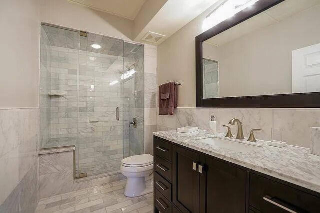 Building Photo - 8727 W Bryn Mawr Ave