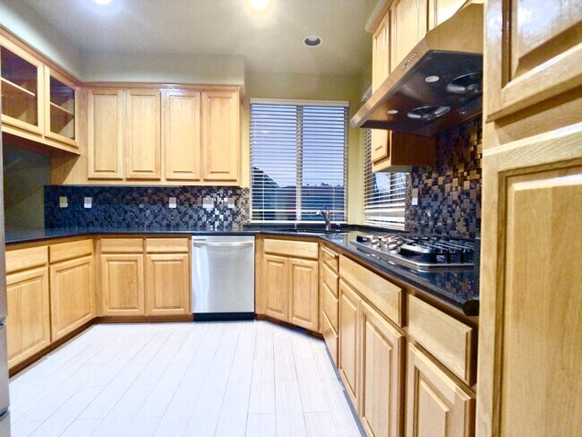 Building Photo - 15 Parkridge Cir