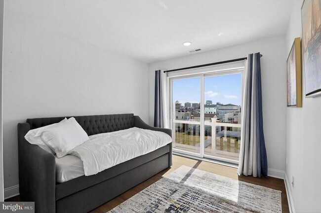 Building Photo - 739 N Massachusetts Ave