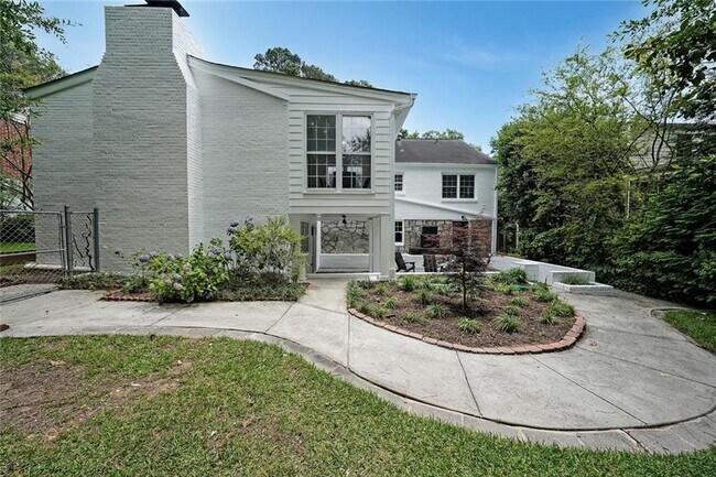 Building Photo - 167 Garden Ln