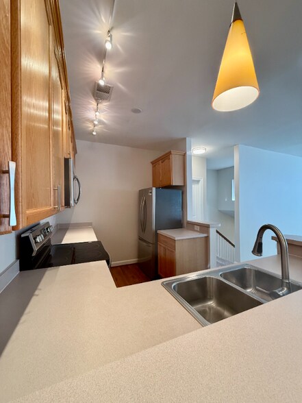 Building Photo - 1721 Wyngate Cir